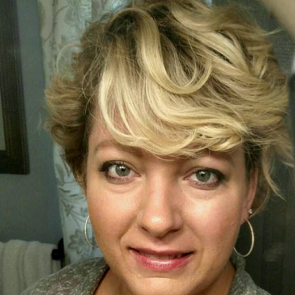 Meet your Posher, Nikita - Picture 1 of 3